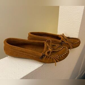 Minnetonka Moccasins Women Size 5.5. Made in Dominican Republic.